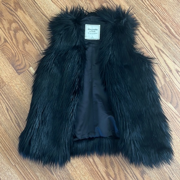 Abercrombie & Fitch Black Faux Fur Vest - Picture 1 of 5